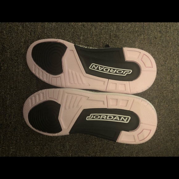 High top Nike shoes - Picture 4 of 5